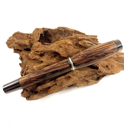 Dřevěné plnicí pero Elegance - Red Palmira 111 titanium