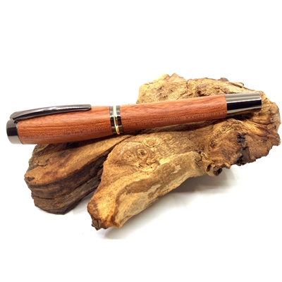 Dřevěné kuličkové pero Elegance - Leopardwood titanium